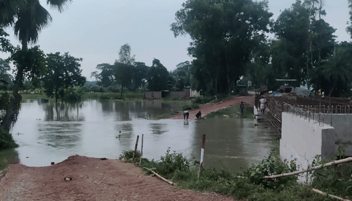 তিন দিন চলাচল বন্ধ, দুর্ভোগ