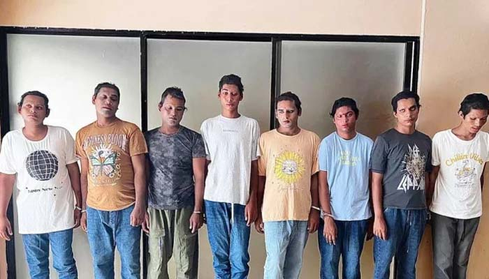 স্ত্রী-সন্তান থাকা সত্ত্বেও তারা ‘হিজড়া’