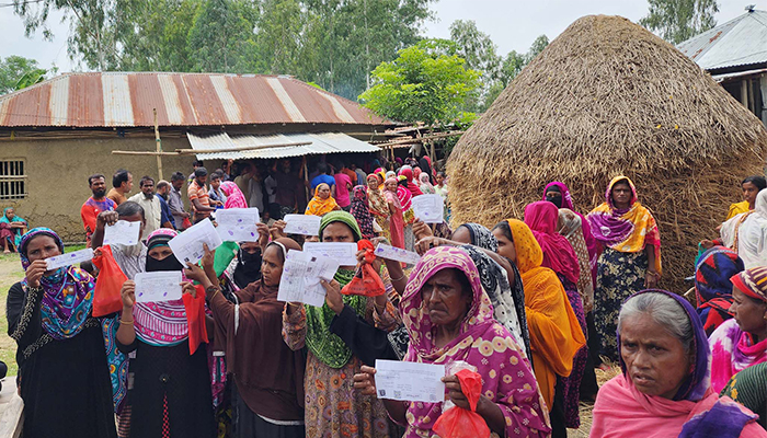 জনপ্রতিনিধি-কর্মকর্তা মিলে কার্ড বাণিজ্য