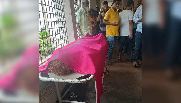 গবাদি পশুর ফার্মে পড়ে ছিল কর্মচারীর মরদেহ
