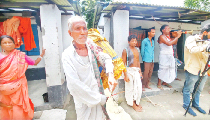 এতদিনে জীবনে বাজল আনন্দের সুর