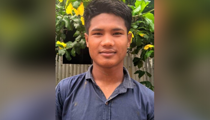 মায়ের মরদেহ বাড়িতে রেখে এইচএসসি পরীক্ষার হলে ছেলে