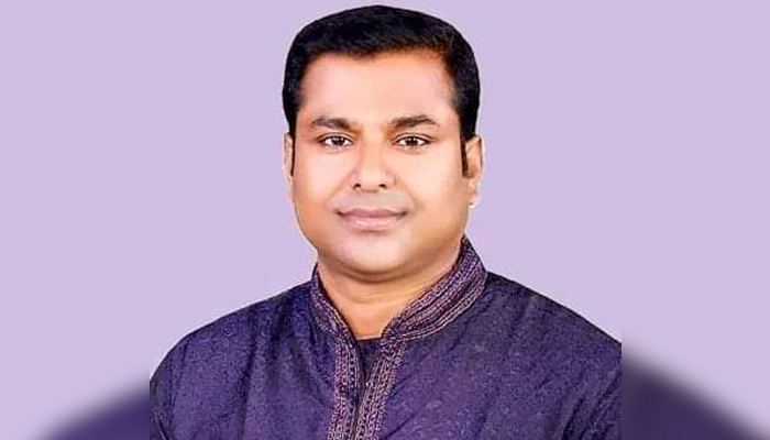 বড় মনির কাছে সন্তানের পিতৃপরিচয় দাবি তরুণীর