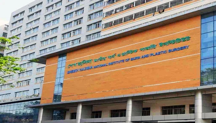 আশুলিয়ায় রান্নাঘরে গ্যাস লিকেজ থেকে আগুনে ৪ শ্রমিক দগ্ধ