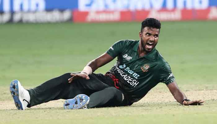 হাঁটুর ইনজুরিতে বিশ্বকাপ শেষ এবাদতের