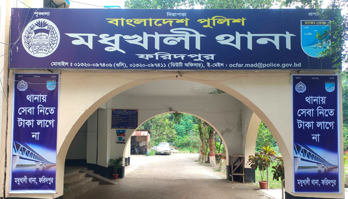 ফরিদপুরে ট্রাকচাপায় শ্রমিক নিহত, আহত ৪