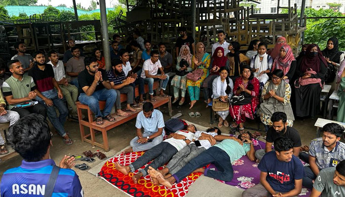 শিক্ষক নিয়োগের দাবিতে শিক্ষার্থীদের আমরণ অনশন স্থগিত