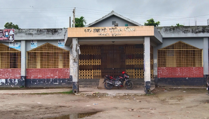রাজারহাট ইউনিয়ন পরিষদ চেয়ারম্যানের বিরুদ্ধে অনাস্থা প্রস্তাব নিয়ে ভোটাভুটি