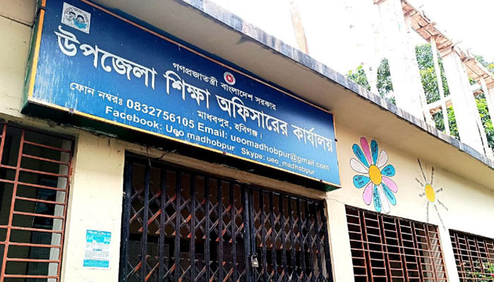 শিক্ষকের বিরুদ্ধে ঘুষদাবির অভিযোগ, নিয়োগ পরীক্ষা স্থগিত