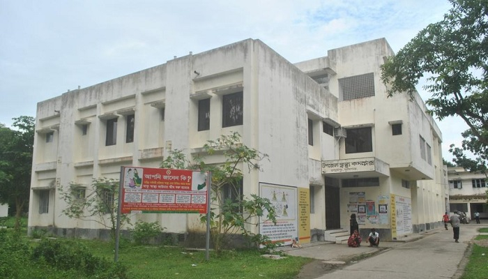 ডোবার পানিতে ভাসছিল শিশুর লাশ