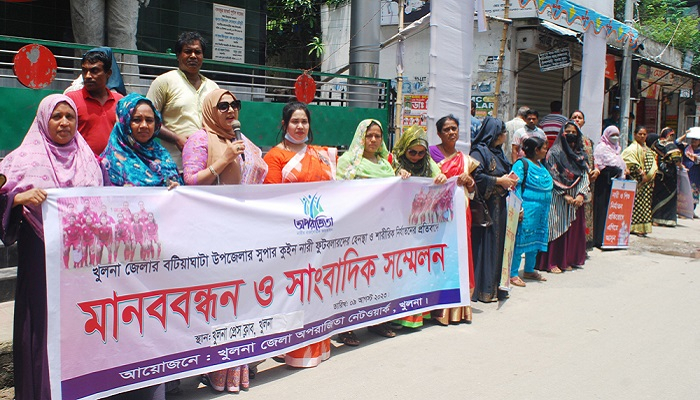 খেলায় আগ্রহ হারাচ্ছে  বটিয়াঘাটার মেয়েরা