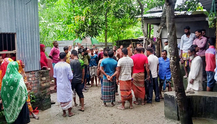 তরুণীর গলাকাটা লাশ উদ্ধার