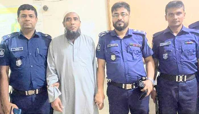 হত্যা করে পালিয়ে ছিলেন ৩৩ বছর, বোনের কুলখানিতে এসে ধরা