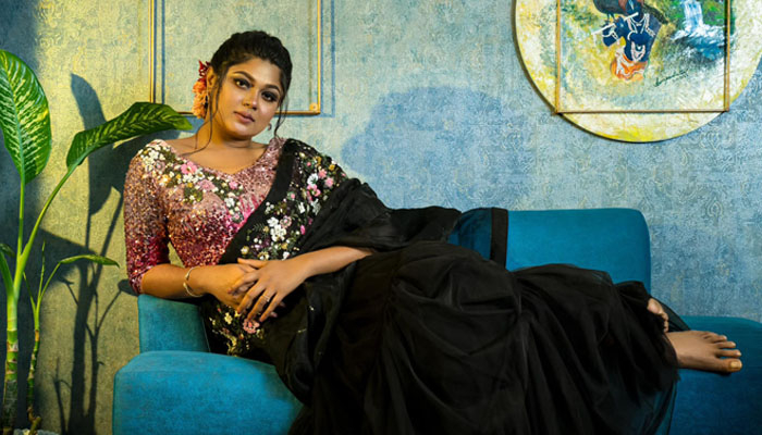 উচ্চতার জন্য ভেঙে যায় প্রেম, বিয়ের জন্য সমান উচ্চতার পাত্র খুঁজছেন মৌসুমী