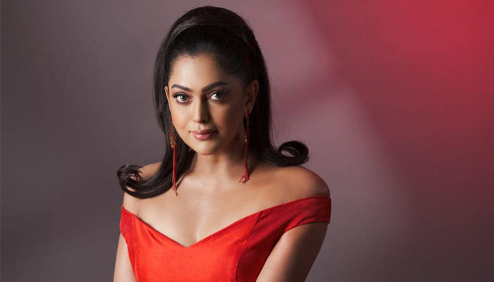 নতুন বিজ্ঞাপনে নিপুণ