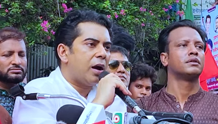 সরকার গণতন্ত্রের গলা চেপে ধরেছে: পার্থ