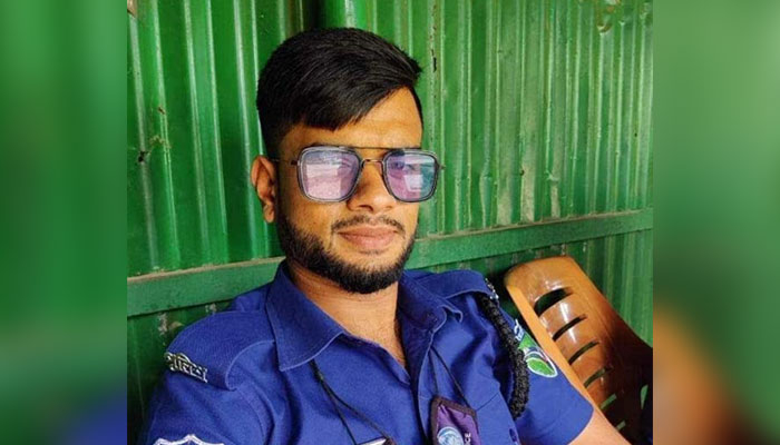 পুলিশ সদস্যের প্রাণ গেল কাভার্ড ভ্যানের ধাক্কায়