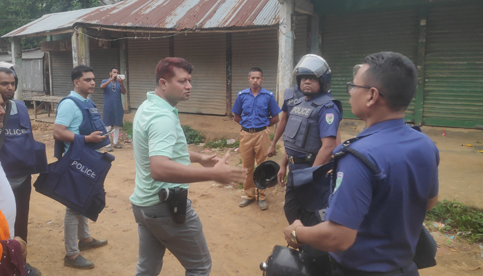 মৌলভীবাজারে জঙ্গি আস্তানা সন্দেহে বাড়ি ঘিরে রেখেছে আইনশৃঙ্খলা বাহিনী