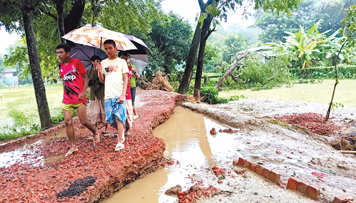 ছড়া আর খালই কাল  হলো লােহাগাড়ায়