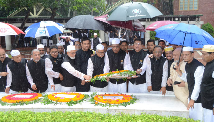 বঙ্গবন্ধুর সমাধিতে সিসিক মেয়রের শ্রদ্ধা