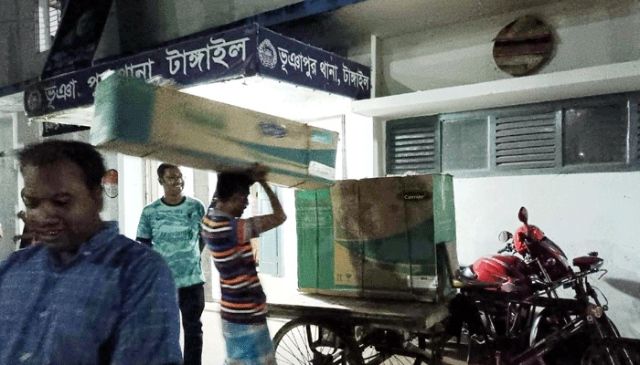 থানার এসি খুলে নিলেন ওসি