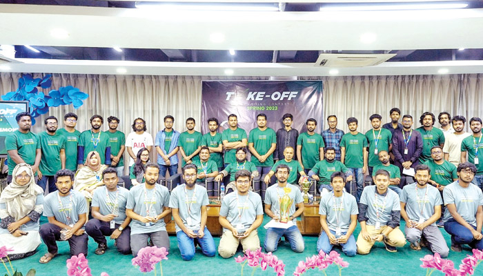 পথ দেখাচ্ছে স্বপ্নবাজদের