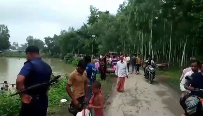 পুকুর দখলে নিতে আ.লীগ নেতার বিষ প্রয়োগ