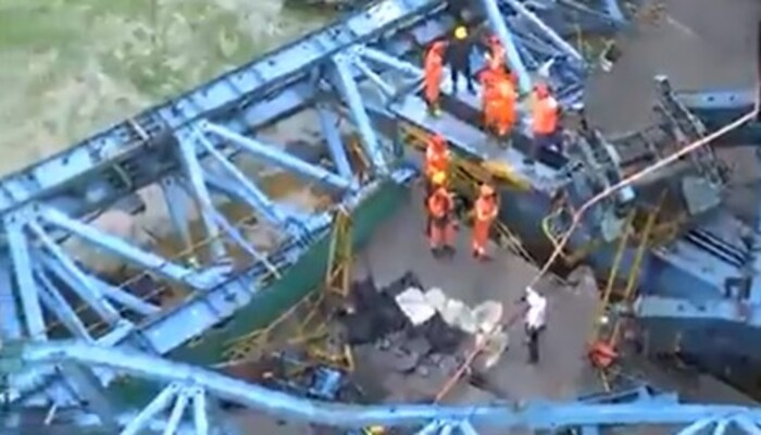 ভারতে ক্রেন ধসে নিহত ১৫