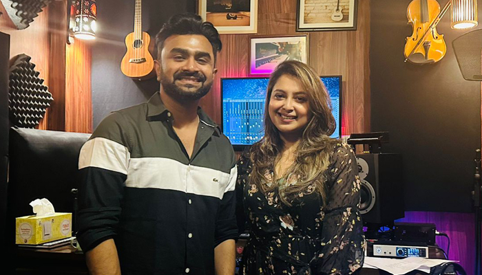 ‘দহকাল’ এর জন্য ‘প্রেমের সাগর’ গাইলেন ইমরান-কোনাল