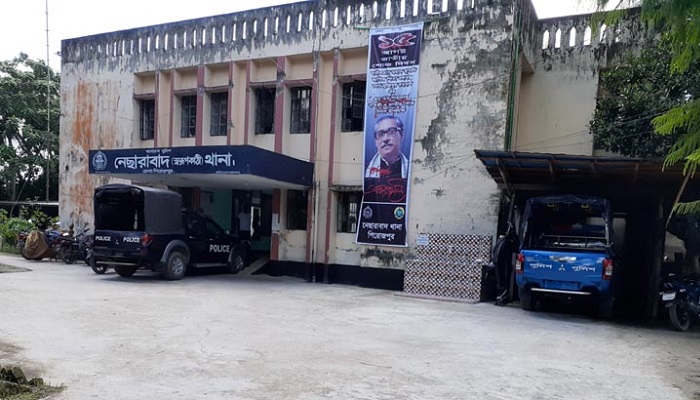 রেইনট্রি গাছে ঝুলছিল অজ্ঞাত কিশোরের লাশ রেইনট্রি গাছে ঝুলছিল অজ্ঞাত কিশোরের লাশ