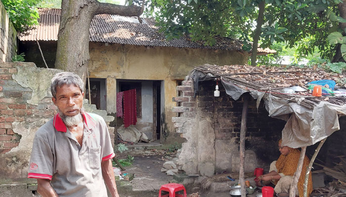 আ’লীগ নেতার স্বজনের দখলে সরকারি ভবন আ’লীগ নেতার স্বজনের দখলে সরকারি ভবন