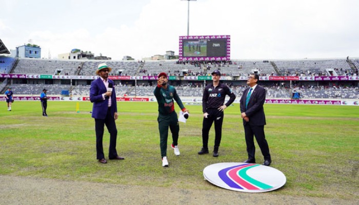 খালেদের অভিষেক, হাসানকে নিয়ে বোলিংয়ে বাংলাদেশ খালেদের অভিষেক, হাসানকে নিয়ে বোলিংয়ে বাংলাদেশ