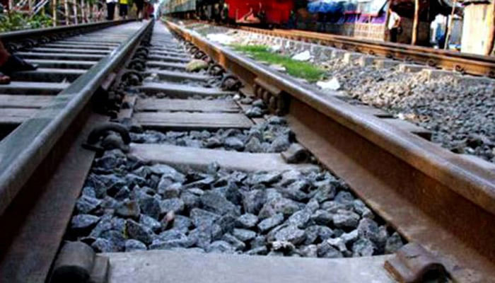 সান্তাহারে ট্রেনে কাটা পড়ে পথচারী নিহত সান্তাহারে ট্রেনে কাটা পড়ে পথচারী নিহত