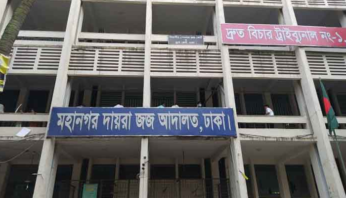 আমানের আত্মসমর্পণ ঘিরে আদালত প্রাঙ্গণে বিএনপি নেতাকর্মী-পুলিশের ধাওয়া-পাল্টা ধাওয়া আমানের আত্মসমর্পণ ঘিরে আদালত প্রাঙ্গণে বিএনপি নেতাকর্মী-পুলিশের ধাওয়া-পাল্টা ধাওয়া