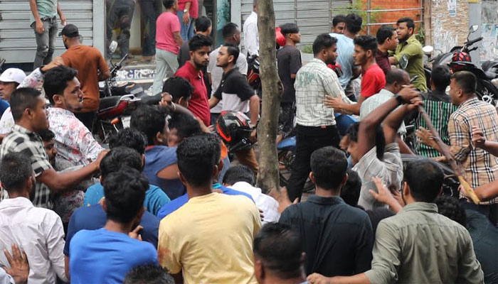 চট্টগ্রামে বিএনপির দুই পক্ষের মধ্যে হাতাহাতি চট্টগ্রামে বিএনপির দুই পক্ষের মধ্যে হাতাহাতি