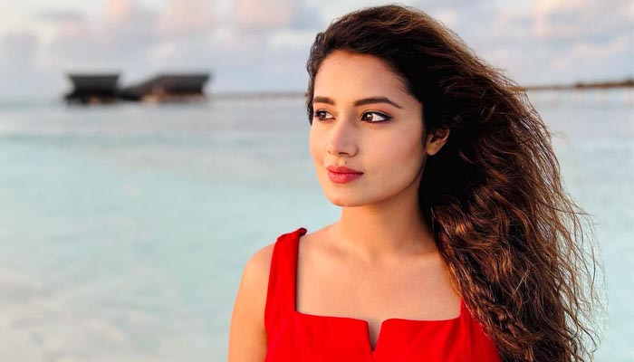 অস্ট্রেলিয়া থেকে ফিরেই ‘অসময়’ এ তাসনিয়া ফারিণ অস্ট্রেলিয়া থেকে ফিরেই ‘অসময়’ এ তাসনিয়া ফারিণ