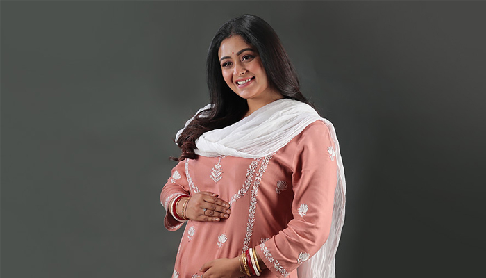 সিনেমার প্রচারে এই অভিনেত্রীর মা হওয়ার নাটক!