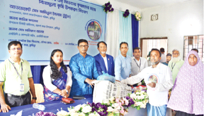 কুমিল্লায় এনসিসি ব্যাংকের কৃষি উপকরণ বিতরণ