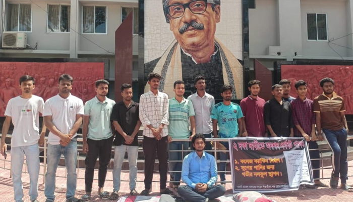 রাজেন্দ্র কলেজে ক্যান্টিন ও সুপেয় পানির দাবি শিক্ষার্থীদের