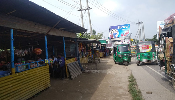 কিশোরগঞ্জে সওজের জায়গায় ৩০ অবৈধ দোকান