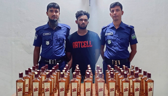 নালিতাবাড়ীতে ৫৫ বোতল ভারতীয় মদসহ যুবক গ্রেপ্তার