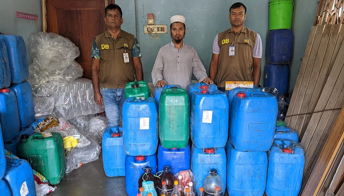 ৬০০ লিটার ভেজাল মধু জব্দ, বিক্রেতার কারাদণ্ড