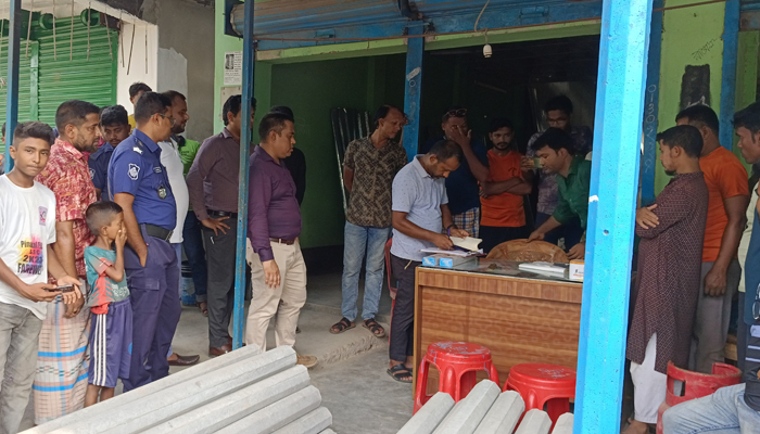 পীরগঞ্জে ফুটপাত দখলমুক্ত করতে অভিযান, ১০ হাজার টাকা জরিমানা