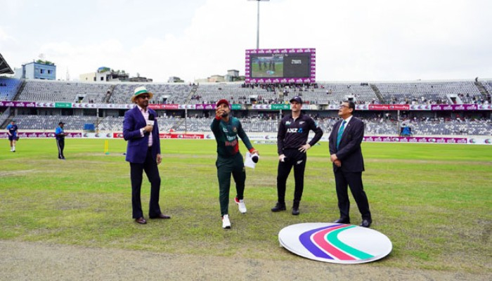 খালেদের অভিষেক, হাসানকে নিয়ে বোলিংয়ে বাংলাদেশ