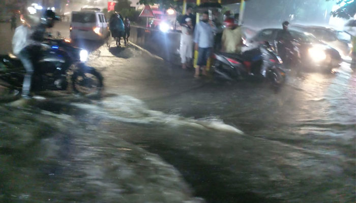 ভারী বর্ষণ হতে পারে আজও