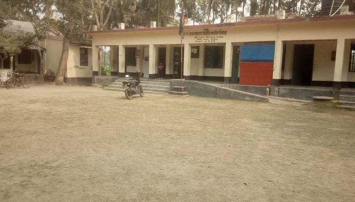 ৩৭২ বিদ্যালয়ে নেই প্রধান শিক্ষক, ৯৪ মামলা