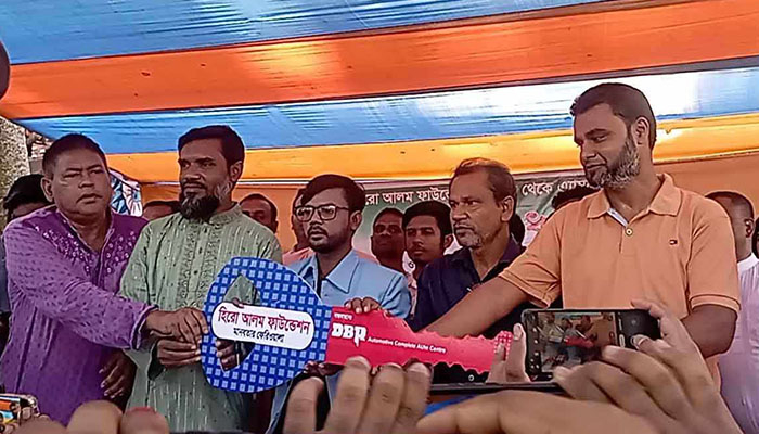 ফোন করলেই মিলবে  হিরো আলমের ফ্রি  অ্যাম্বুলেন্স সেবা