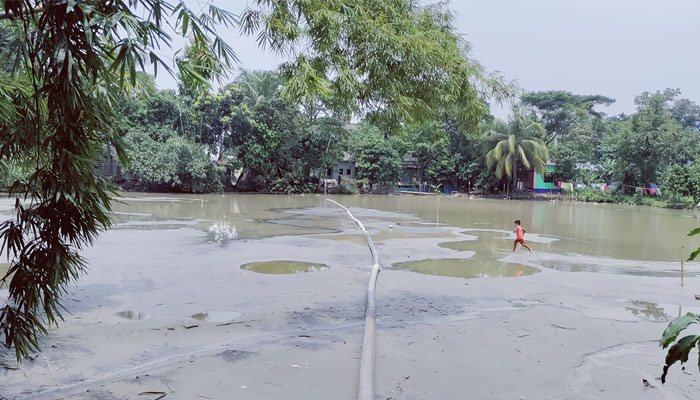শতাধিক পুকুর-জলাশয় ভরাটে জলাবদ্ধতা