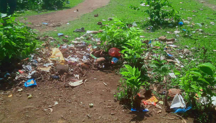 যত্রতত্র ফেলা হচ্ছে ময়লা