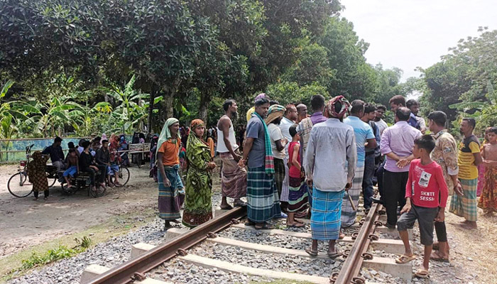 ফরিদপুরে ট্রেনের ধাক্কায় বৃদ্ধা নিহত